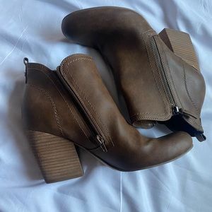 Crown Vintage ankle Boots